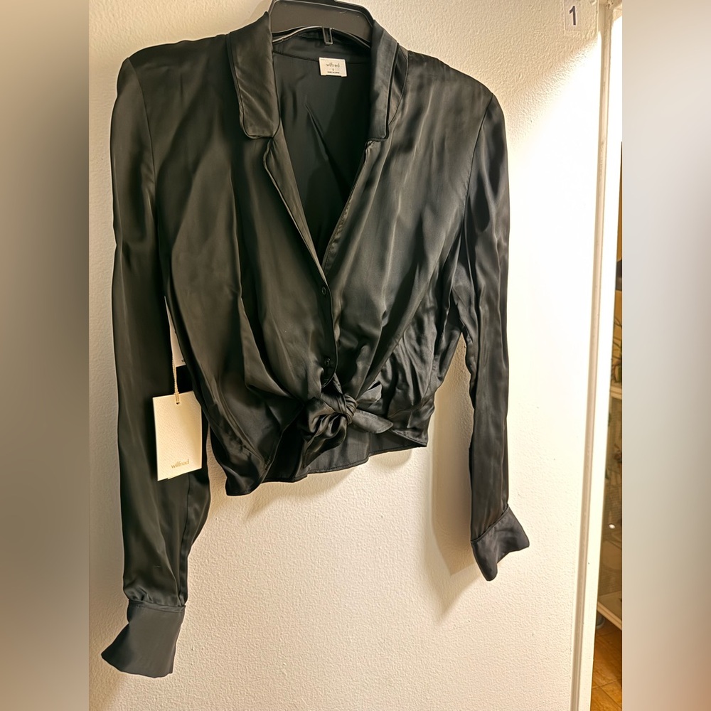 Black Aritzia Wilfred tie front top